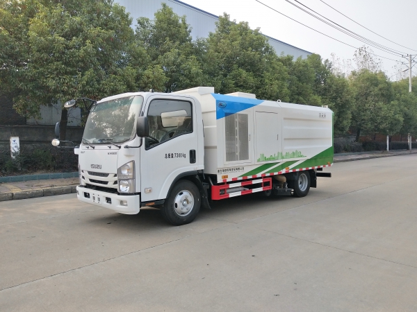 神绿通牌SLV5070TXCQ型吸尘车（中型车）