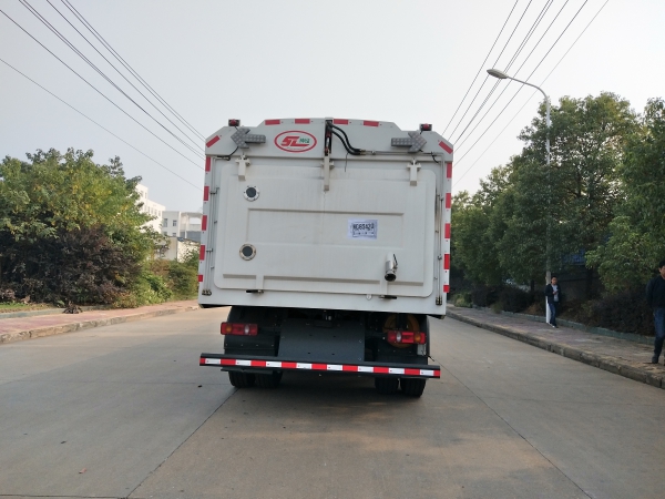 神绿SLV5180TXCQ型吸尘车(大型车)