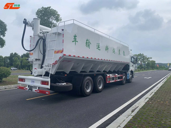 神绿5312ZSLB5饲料车（福田欧曼40方）