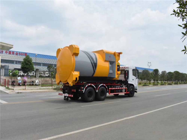 东风专底18方后双桥勾臂垃圾车