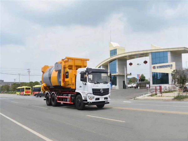 东风专底18方后双桥勾臂垃圾车