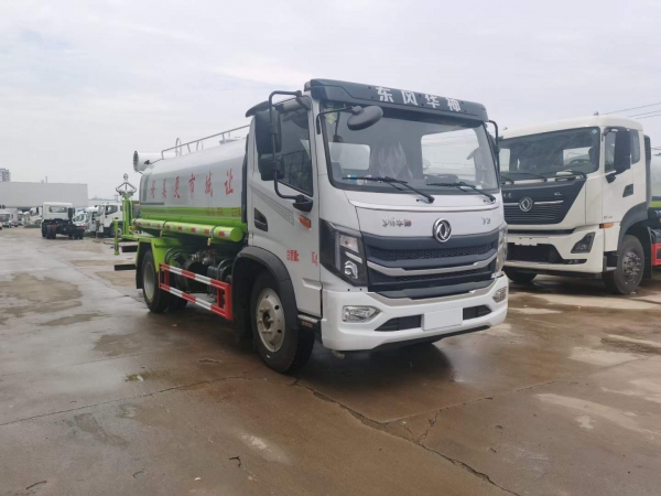 东风华神T3 12吨洒水车