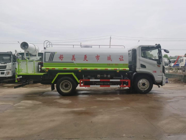 东风华神T3 12吨洒水车