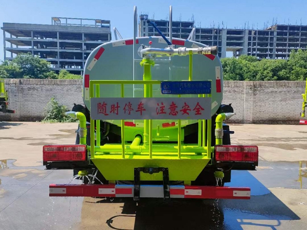 东风福瑞卡5吨洒水车