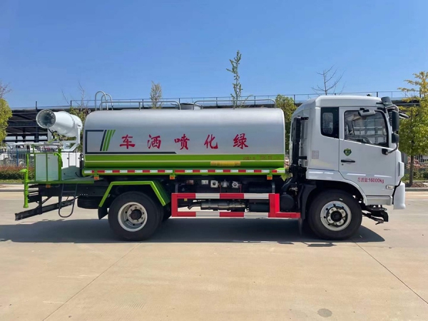 东风福瑞卡12吨洒水车