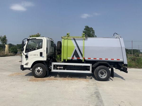  江铃凯锐6方挂桶垃圾车